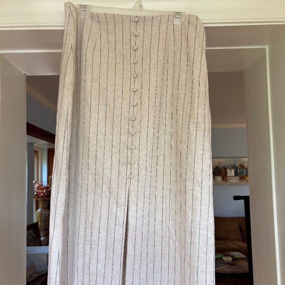 Banana Republic Linen Blend Striped Skirt--Size 10 - Picture 1 of 2